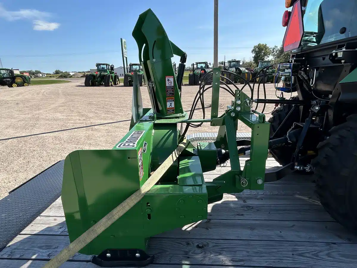 Photo de la Galerie 2 pour 2025 Frontier SB1154 Souffleur à neige