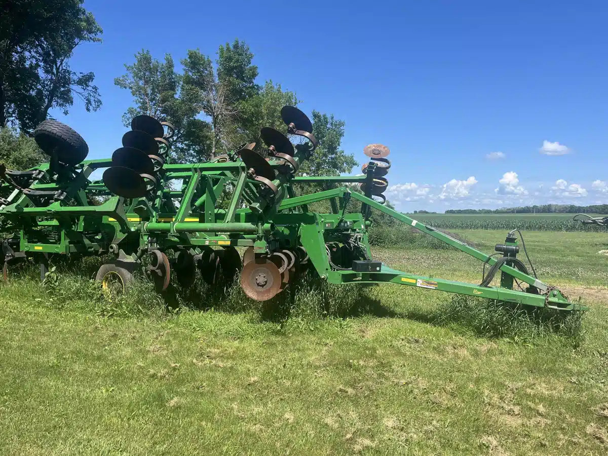 Gallery image 2 for 2015 John Deere 2730 Ripper