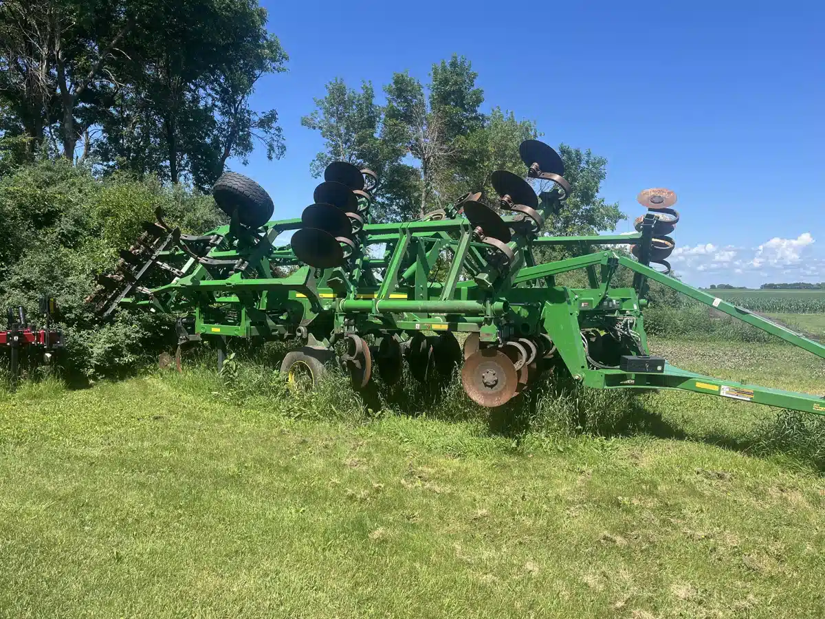 Gallery image 1 for 2015 John Deere 2730 Ripper