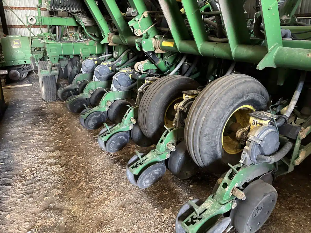 Gallery image 2 for 2005 John Deere 1790 Planter