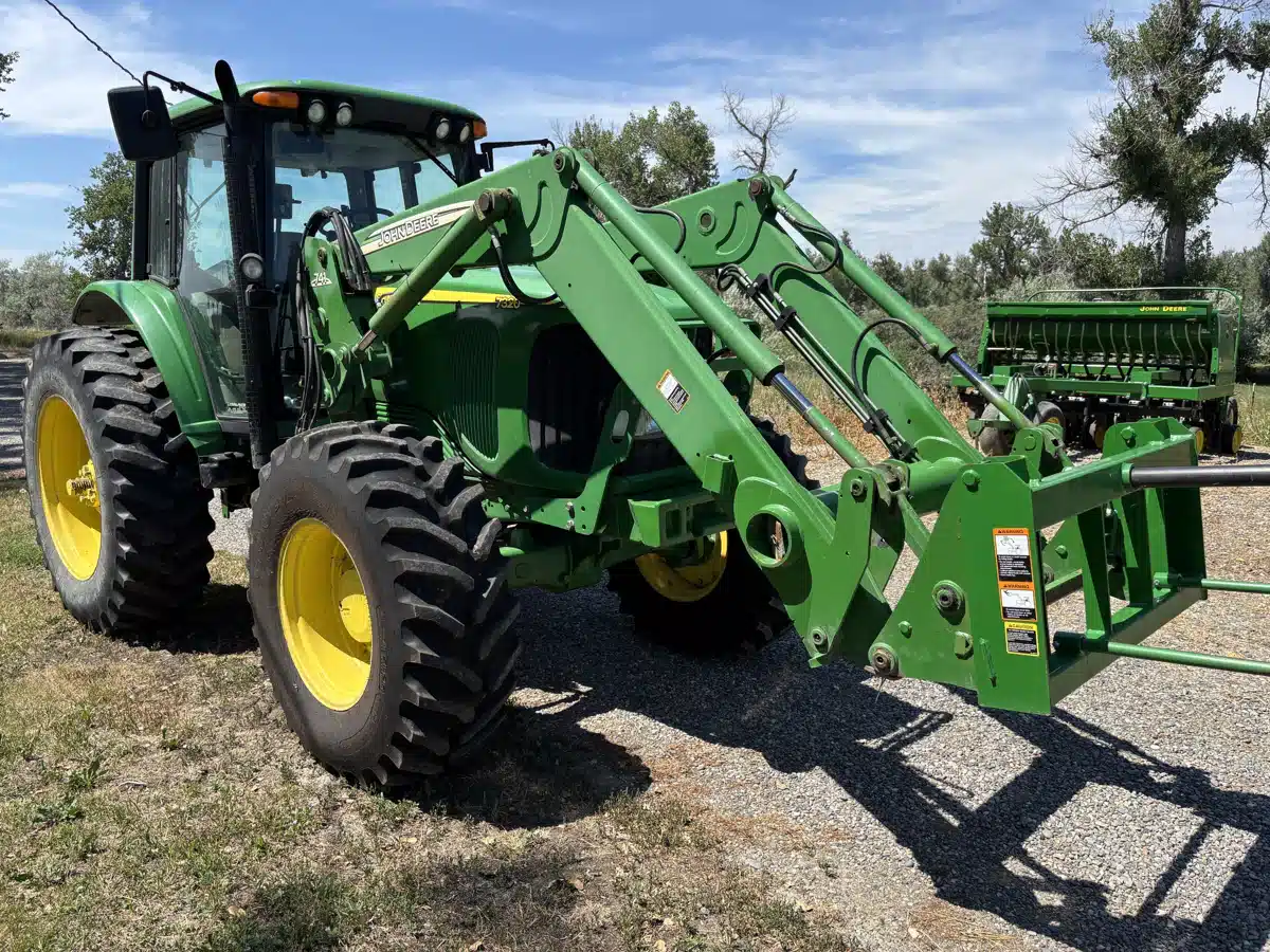 Photo de la Galerie 1 pour 2005 John Deere 7320 Tracteur