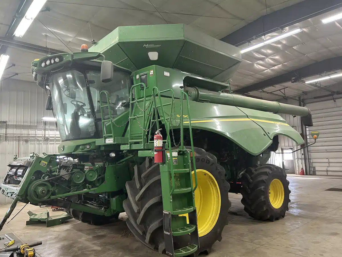 Photo de la Galerie 1 pour 2014 John Deere S690 Batteuse