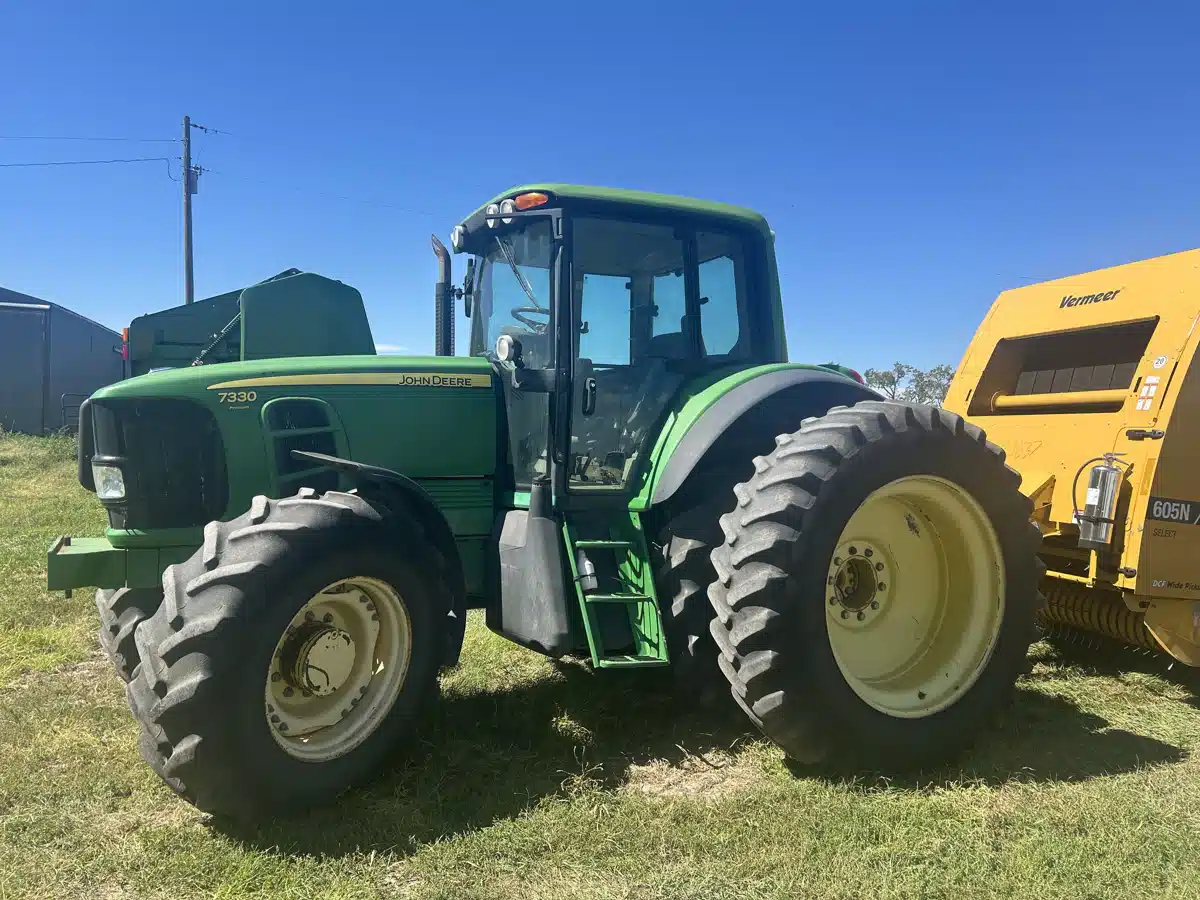 Gallery image 1 for 2008 John Deere 7330 Tractor