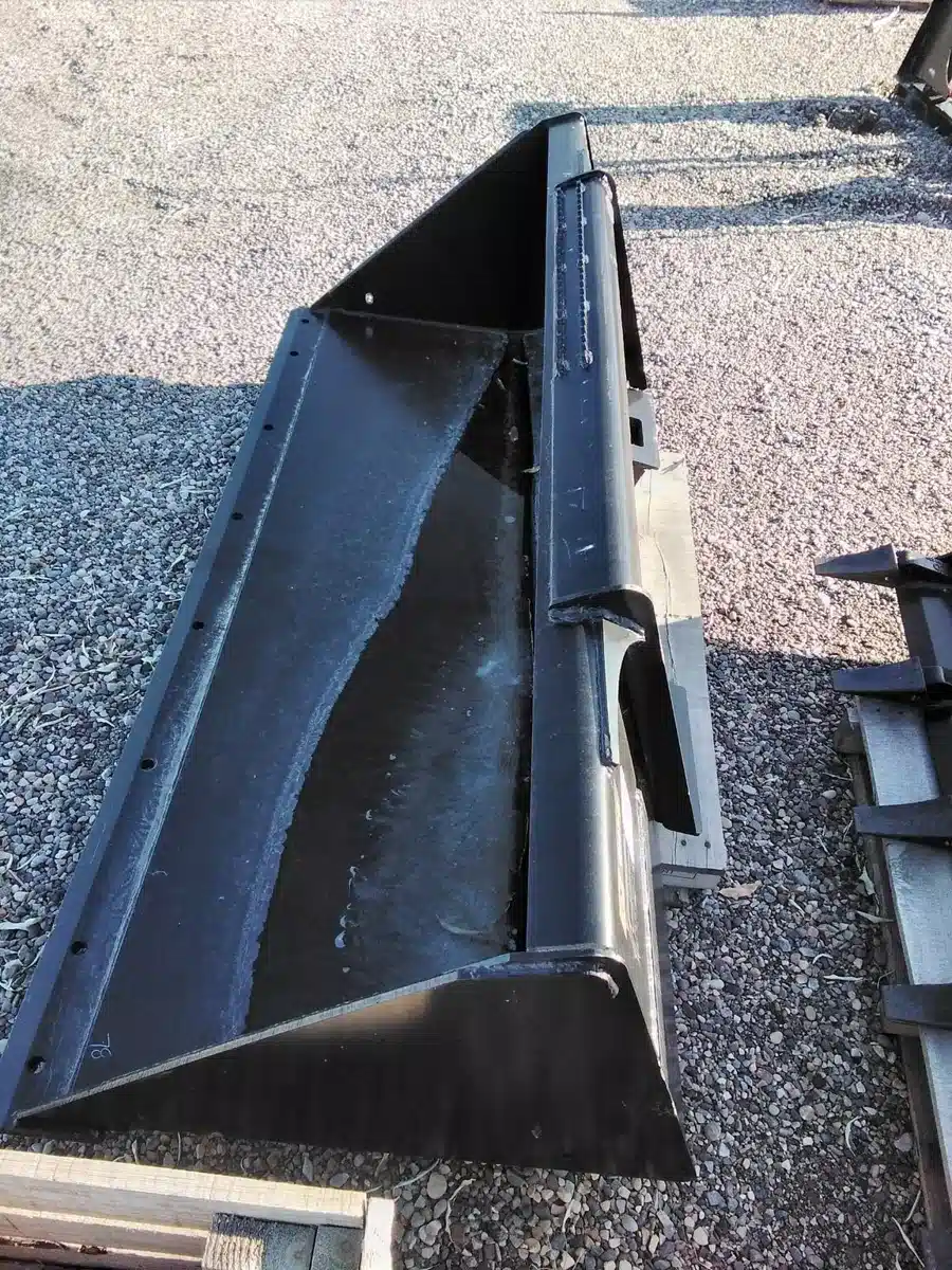 Gallery image 2 for John Deere 30" Heavy Duty Bucket Attachment
