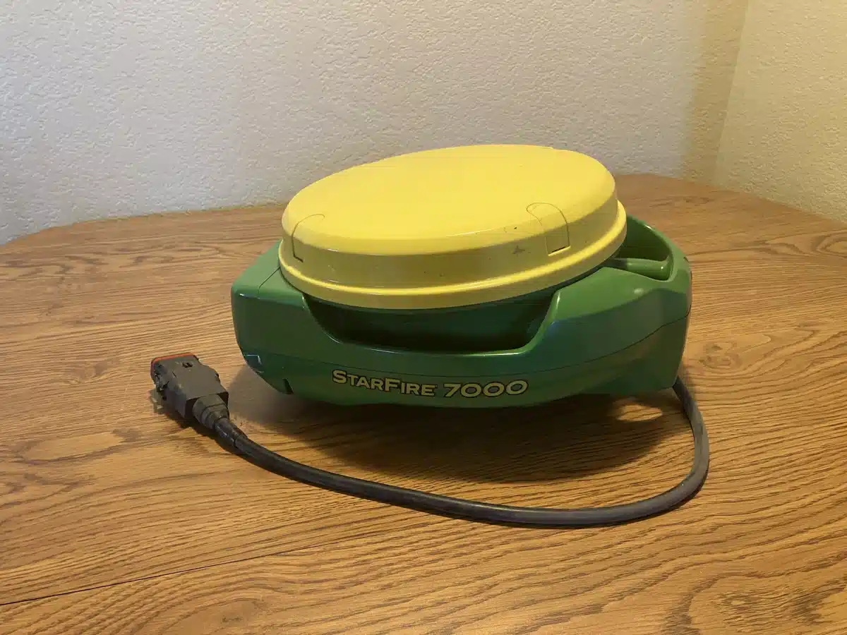 Gallery image 2 for 2023 John Deere StarFire 6000 Receiver Guidance System