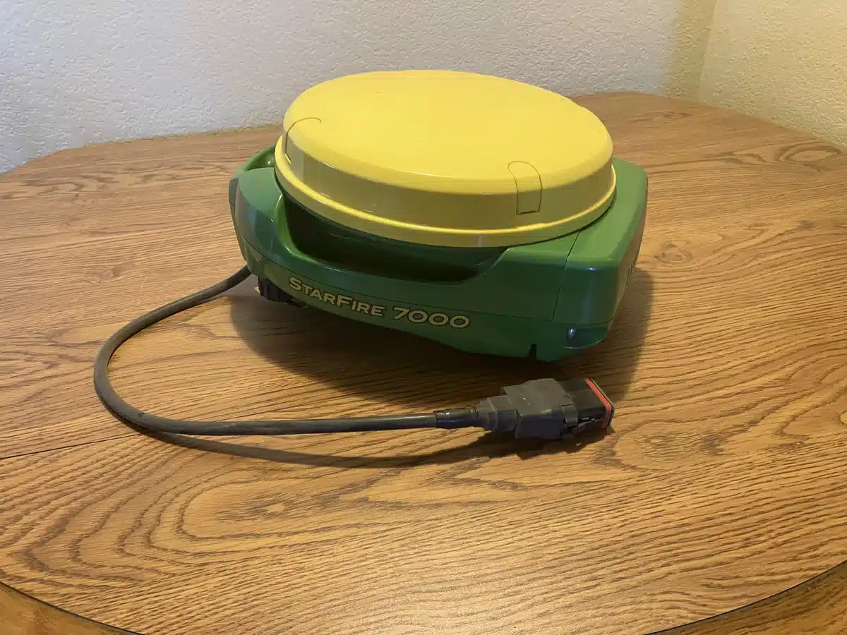 Gallery image 1 for 2023 John Deere StarFire 6000 Receiver Guidance System