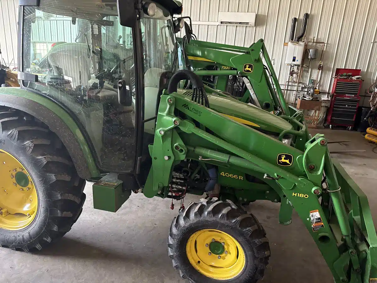 Gallery image 1 for 2016 John Deere 4066R Tractor