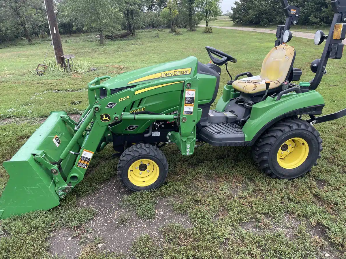 Gallery image 2 for 2019 John Deere 1023E Tractor