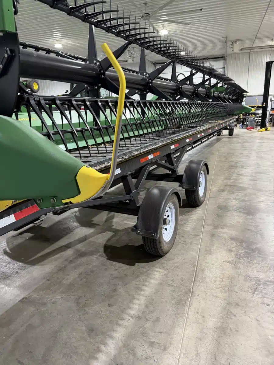 Gallery image 1 for 2022 John Deere RD45F Header - Flex Draper