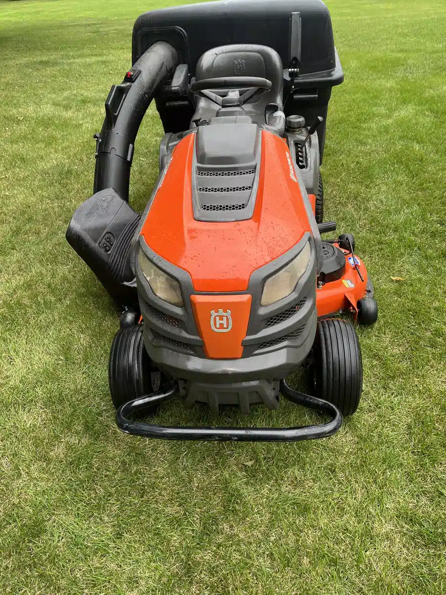 Gallery image 2 for 2014 Husqvarna YTH24V48 Lawn Tractor