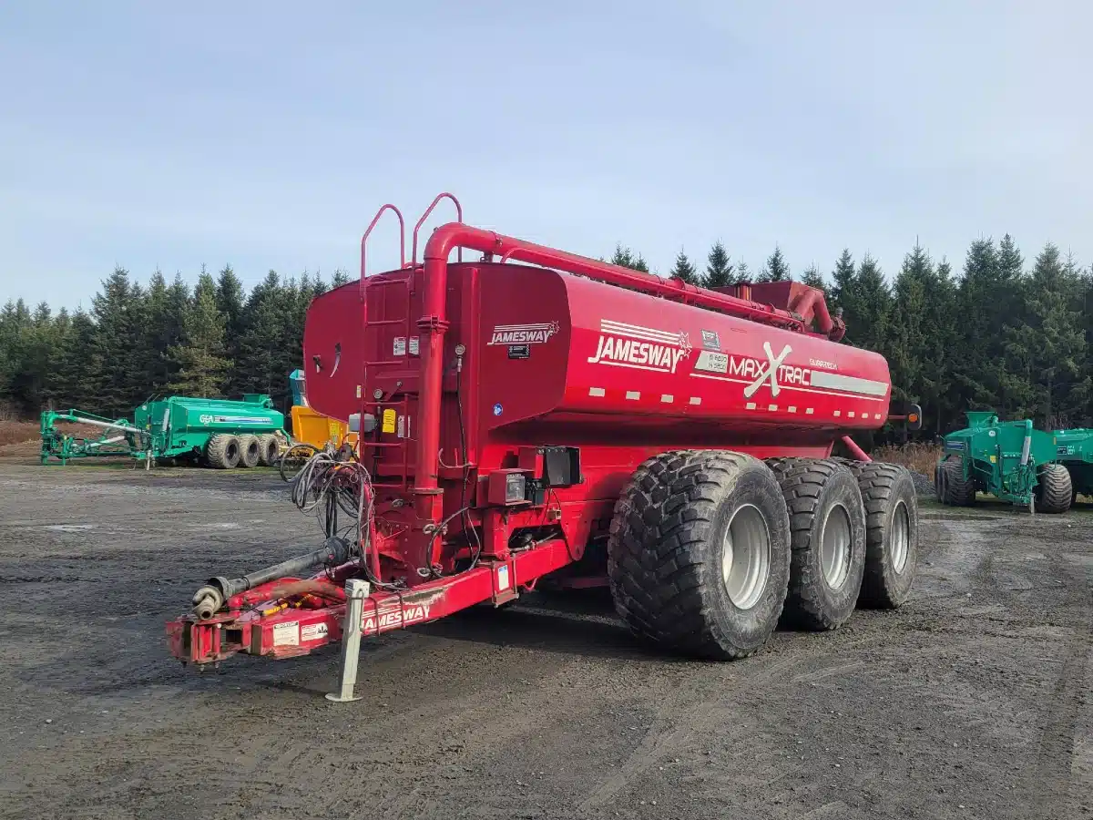 Gallery image 2 for Used 2019 Jamesway 5200 Maxxtrac Spreader - Broadcast