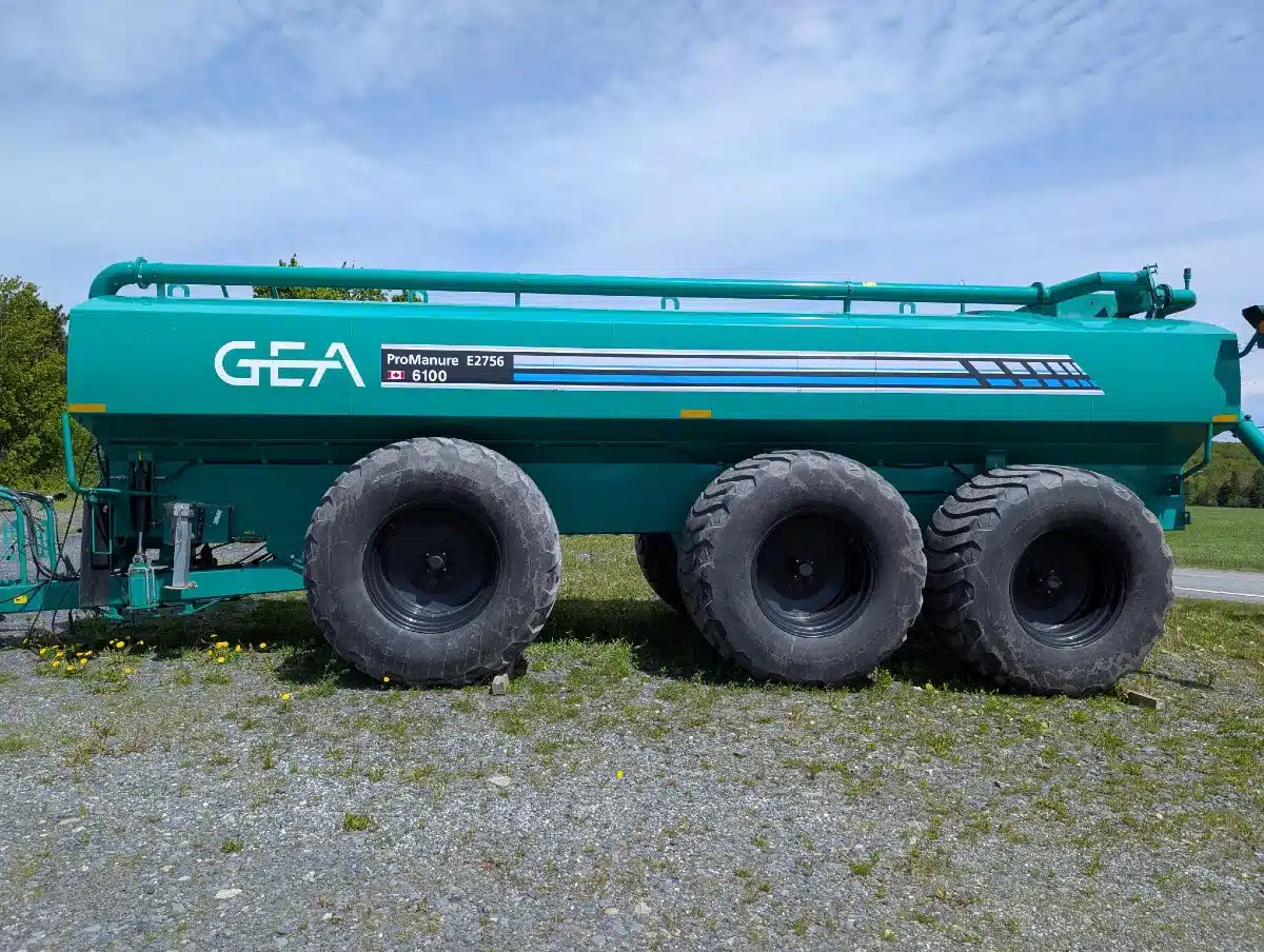 Gallery image 1 for 2023 GEA 6100 gallons suspension XT Manure Spreader Liquid