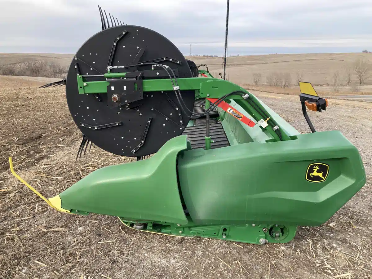 Gallery image 2 for Used 2022 John Deere RD35F Header Combine