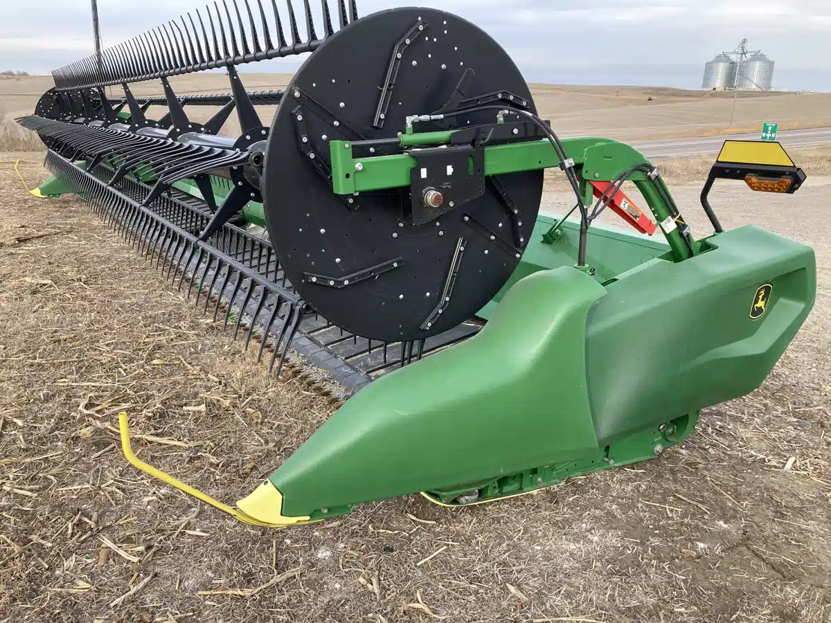 Gallery image 1 for Used 2022 John Deere RD35F Header Combine