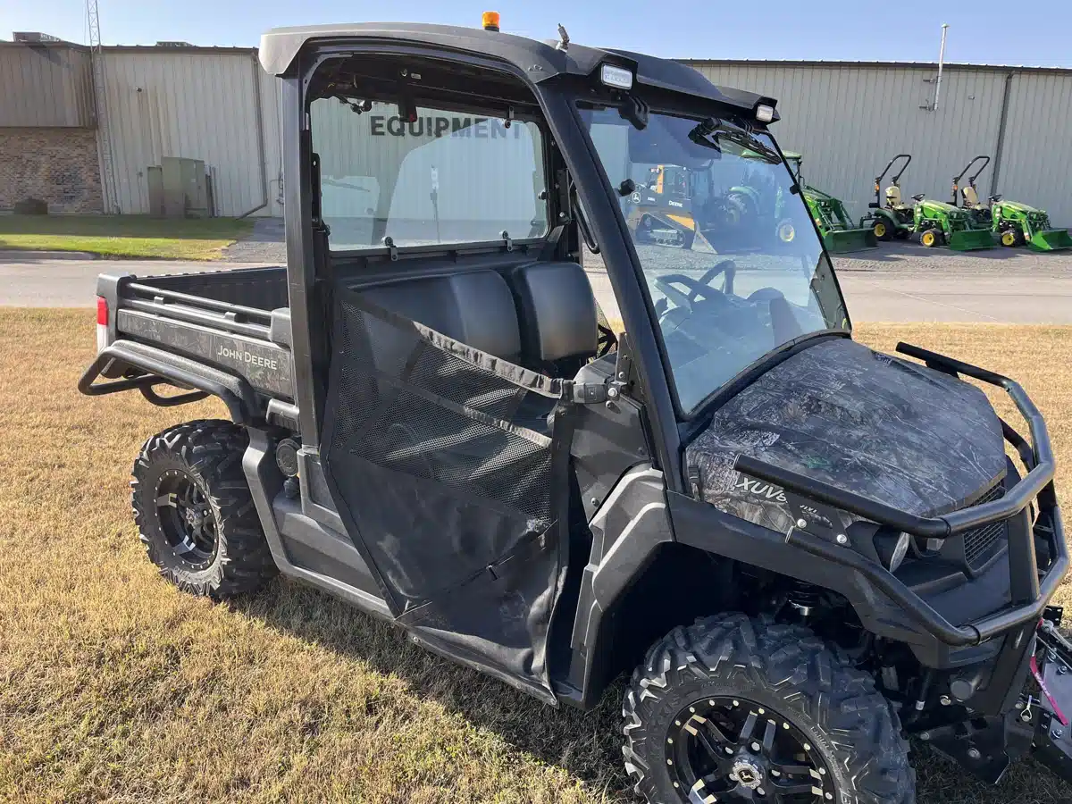Gallery image 2 for Used 2023 John Deere XUV 835M Utility Vehicle