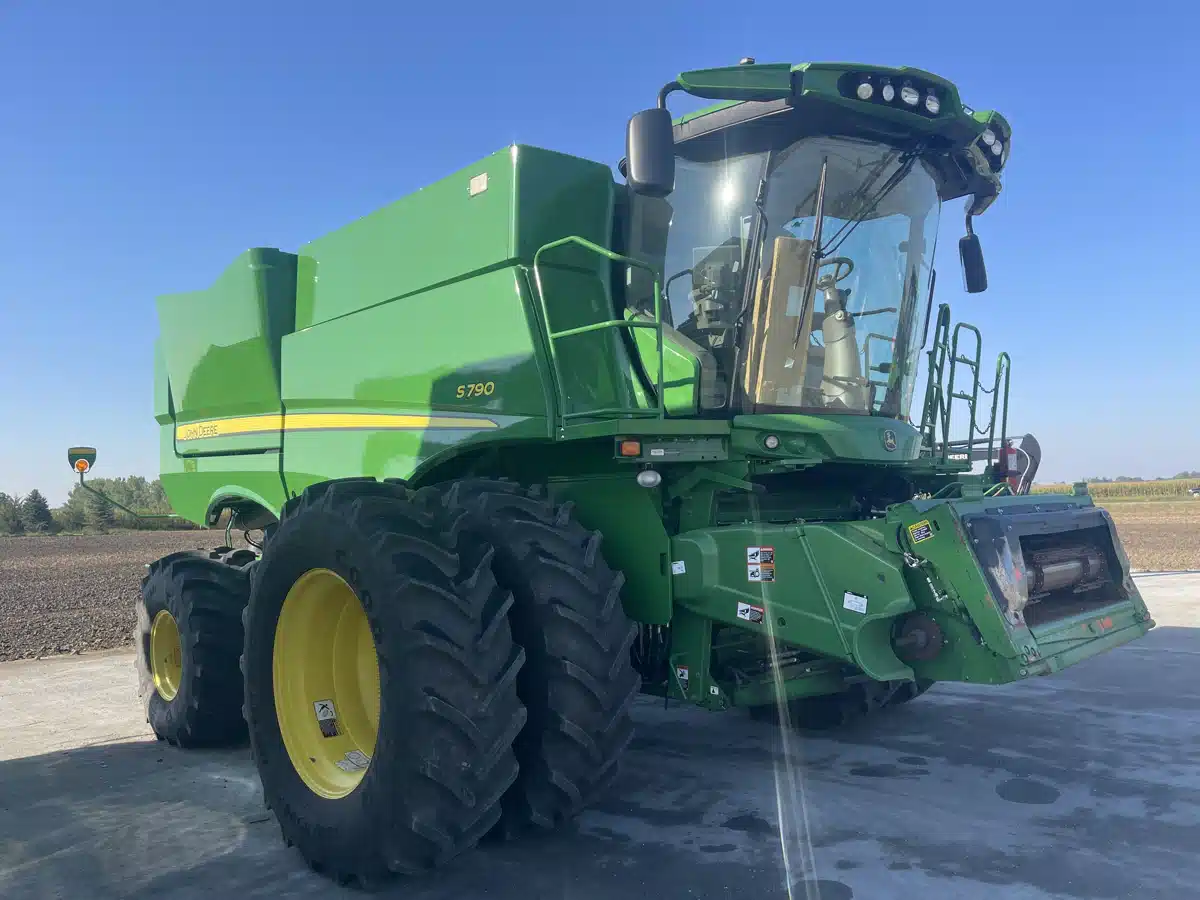 Gallery image 1 for Used 2021 John Deere S790 Combine