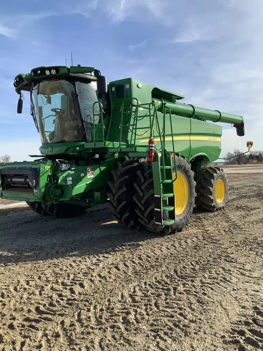 Gallery image 1 for Used 2024 John Deere S780 Combine