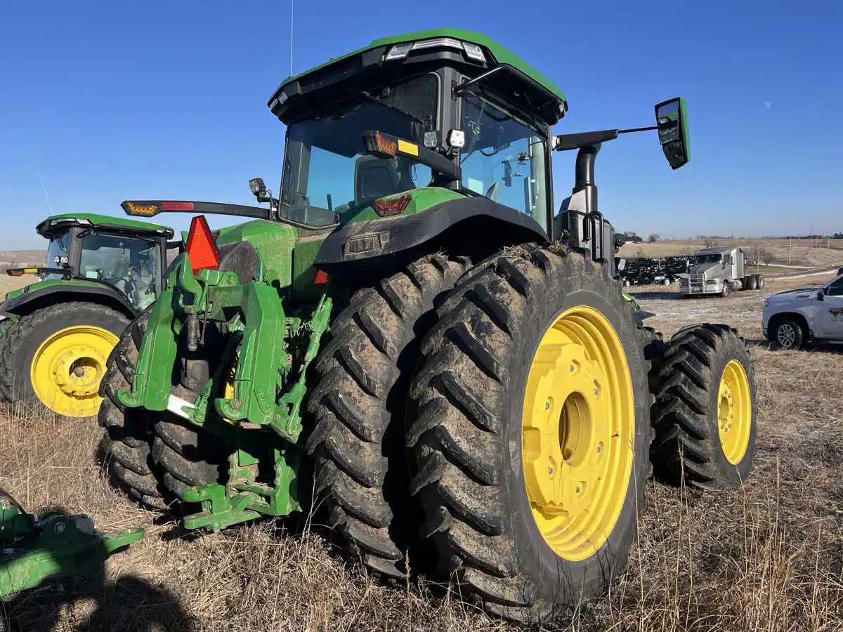Gallery image 2 for Used 2023 John Deere 8R 370 Tractor