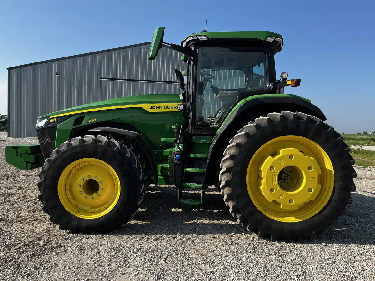 Gallery image 2 for Used 2024 John Deere 8R 370 Tractor