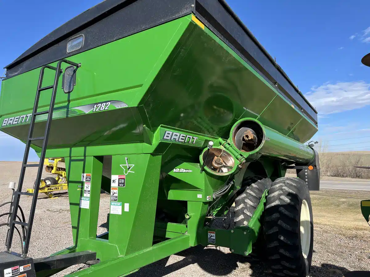 Gallery image 2 for Used 2010 Brent 1282 Grain Cart