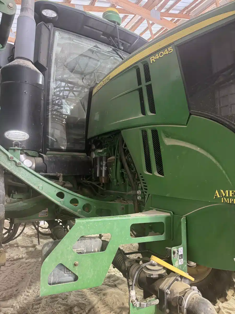 Gallery image 2 for Used 2017 John Deere R4045 Sprayer - Self Propelled