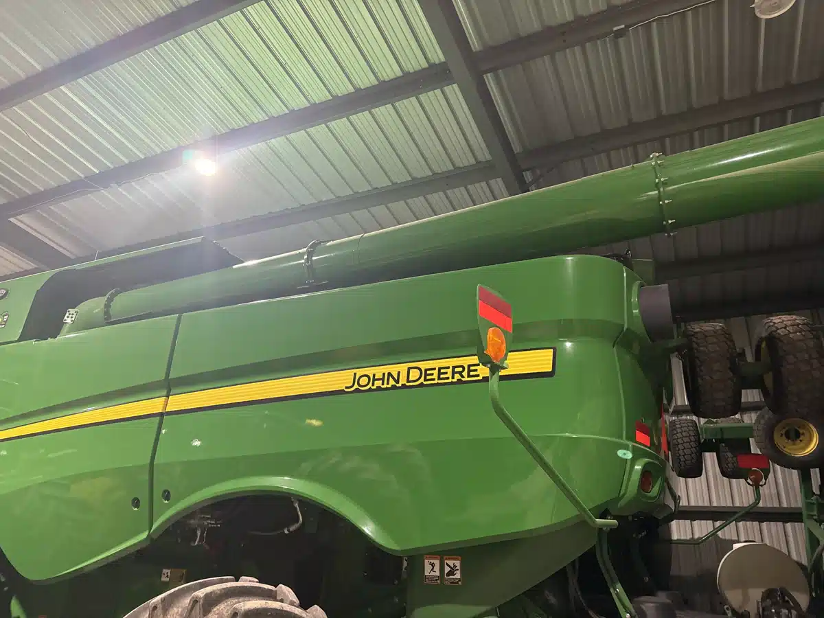Gallery image 2 for Used 2022 John Deere S780 Combine