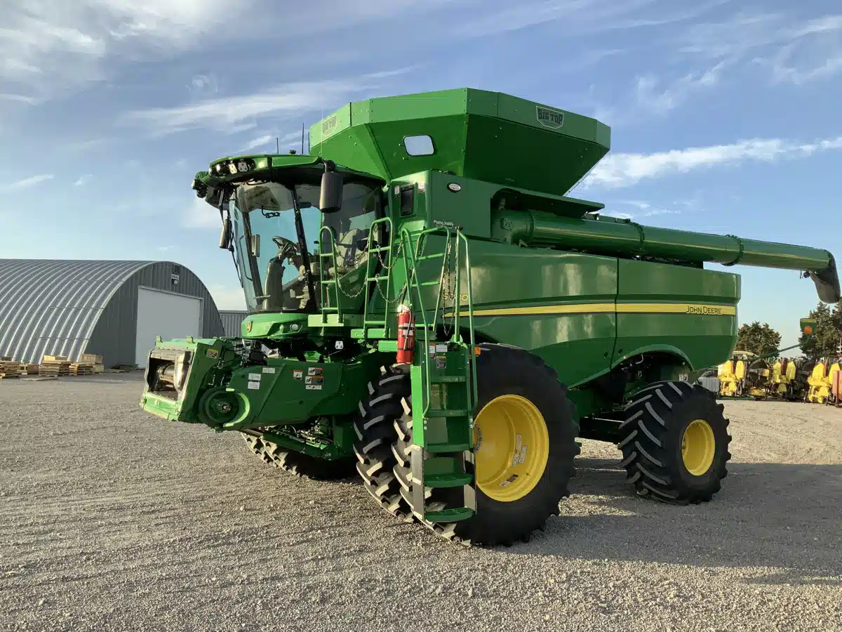 Gallery image 1 for Used 2023 John Deere S780 Combine