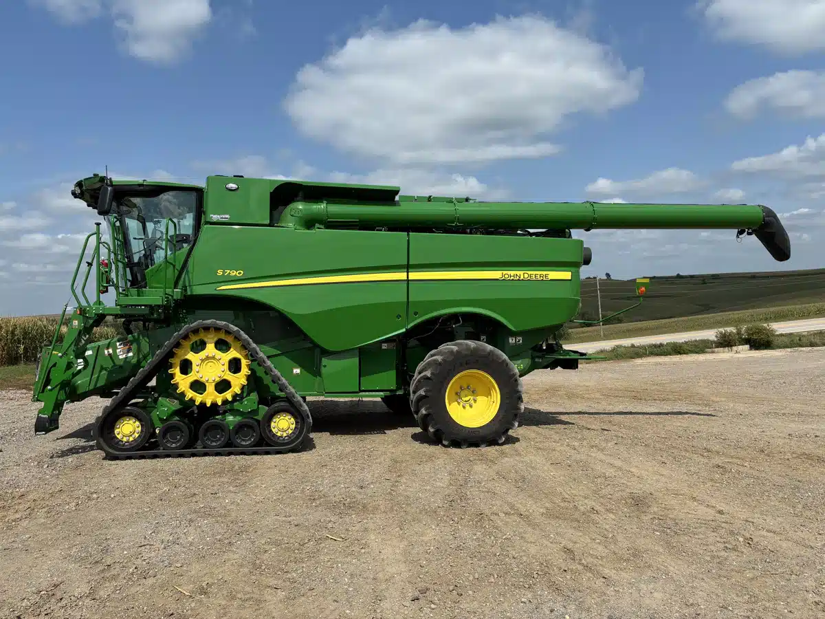 Gallery image 2 for Used 2023 John Deere S790 Combine