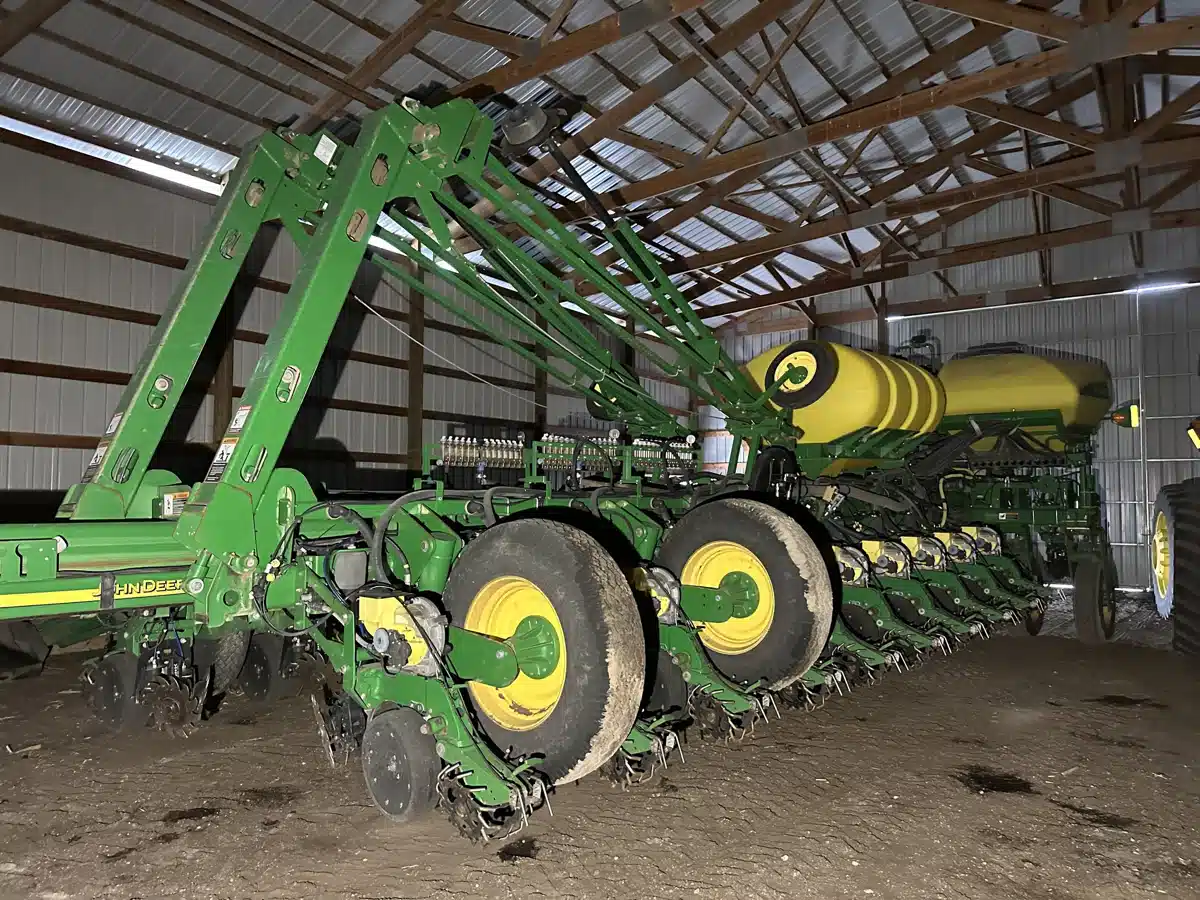 Gallery image 1 for Used 2010 John Deere 1770NT CCS Planter