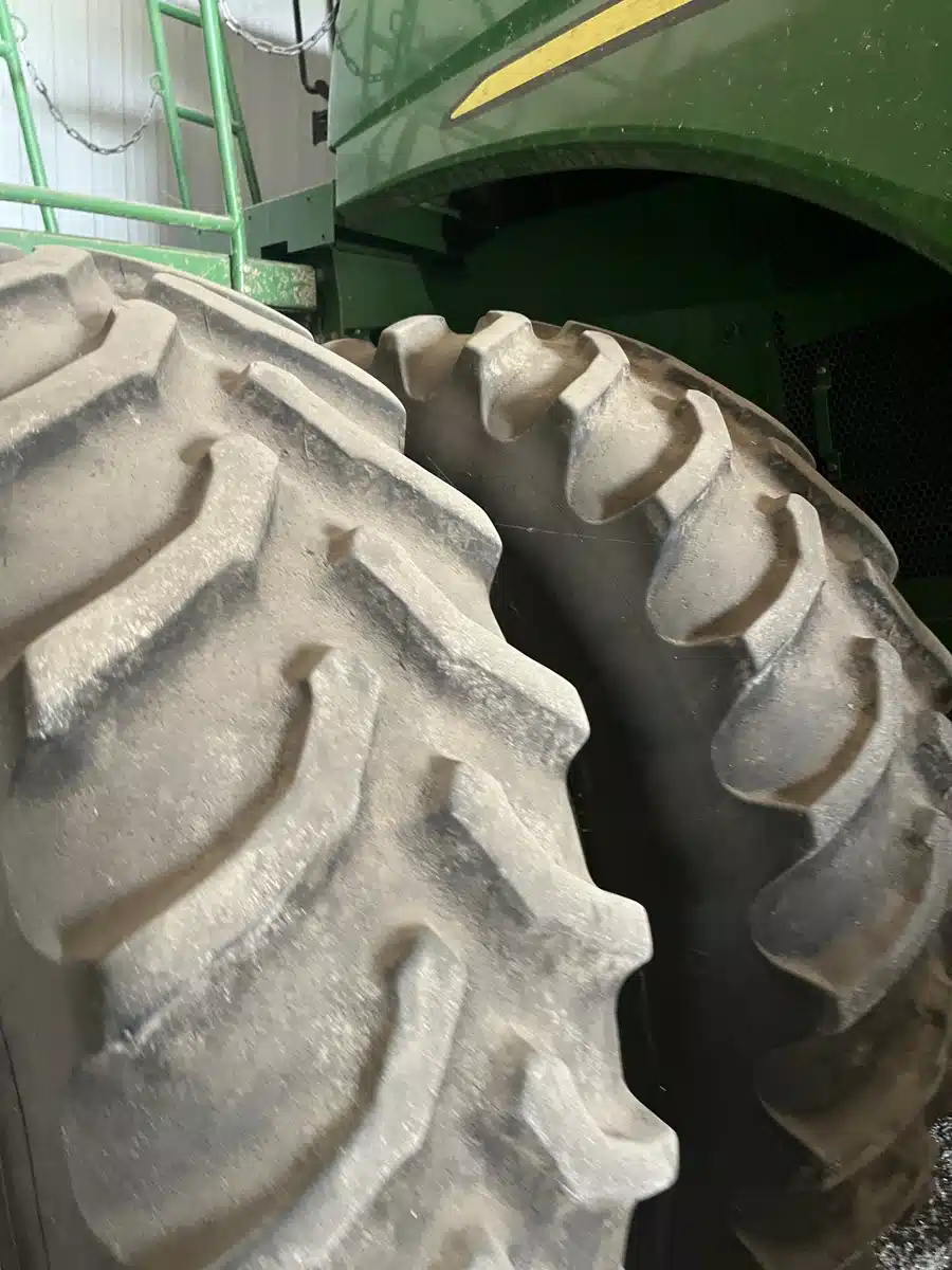 Gallery image 2 for Used 2014 John Deere S660 Combine