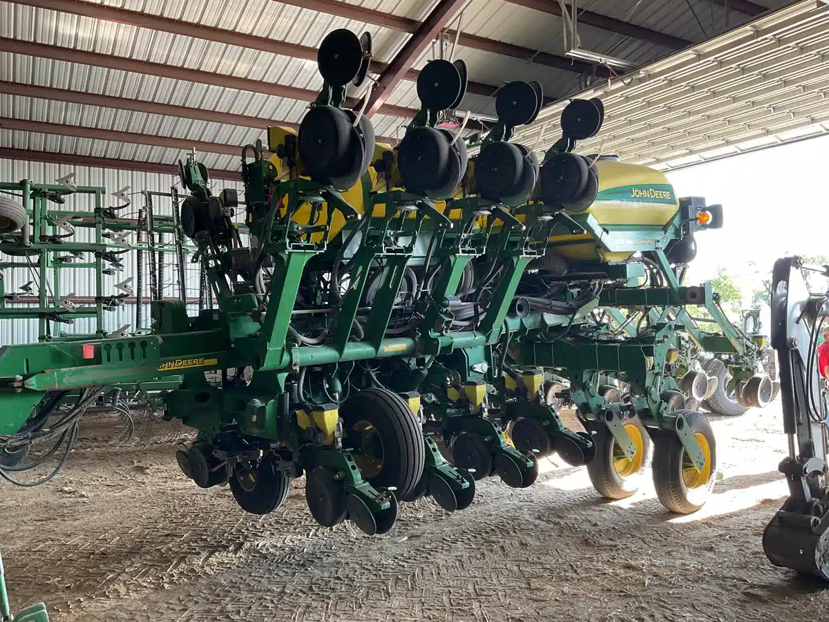Gallery image 1 for Used 2008 John Deere 1790 Planter