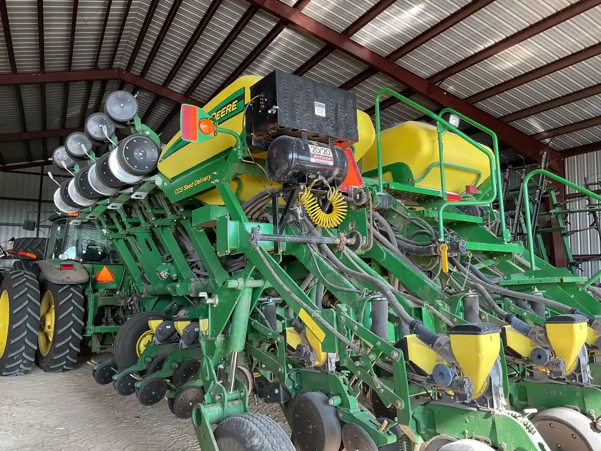 Gallery image 2 for Used 2008 John Deere 1790 Planter