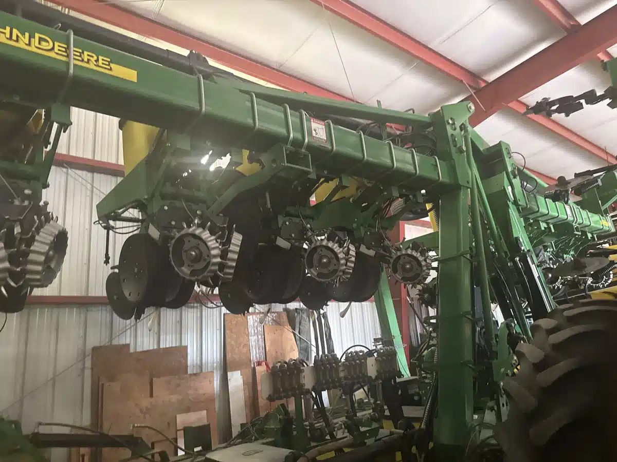 Gallery image 1 for Used 2014 John Deere 1720 Planter