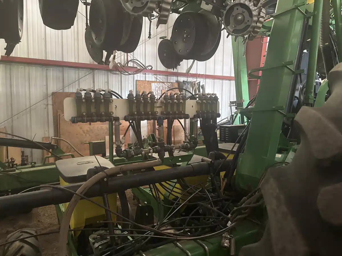 Gallery image 2 for Used 2014 John Deere 1720 Planter