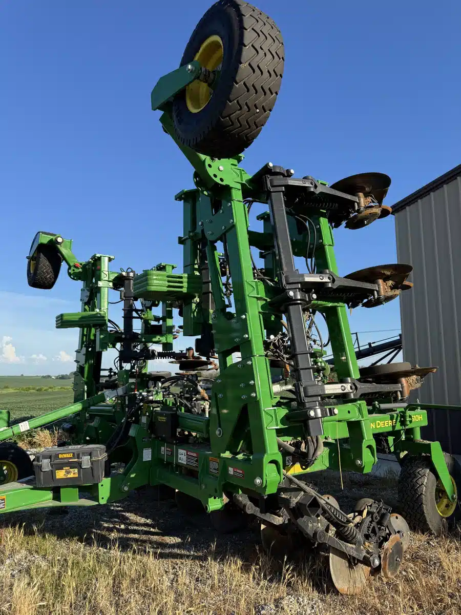 Gallery image 1 for 2023 John Deere 2510H Anhydrous Applicator