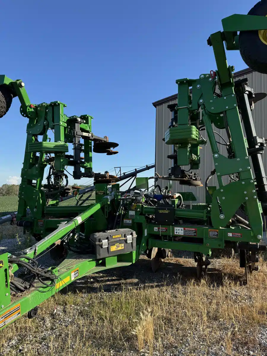 Gallery image 2 for 2023 John Deere 2510H Anhydrous Applicator