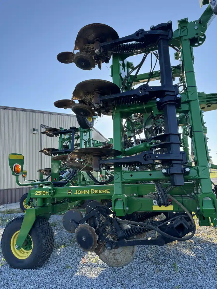 Gallery image 2 for Used 2023 John Deere 2510H Anhydrous Applicator