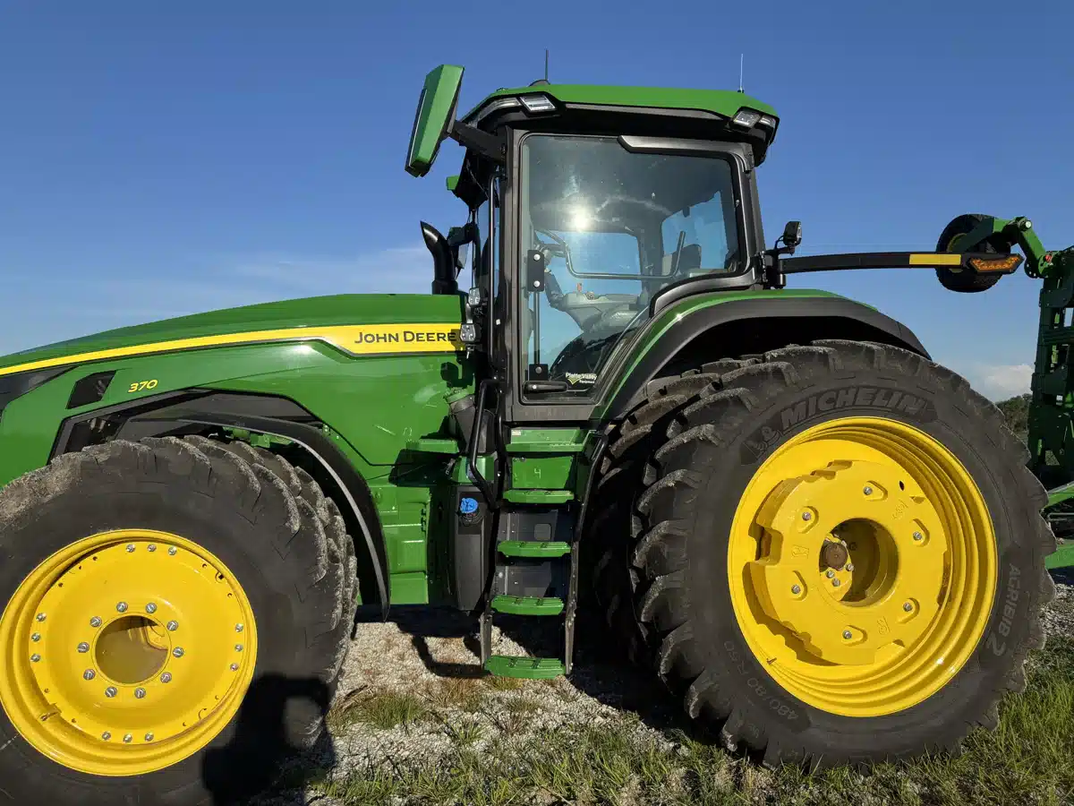 Gallery image 2 for Used 2024 John Deere 8R 370 Tractor