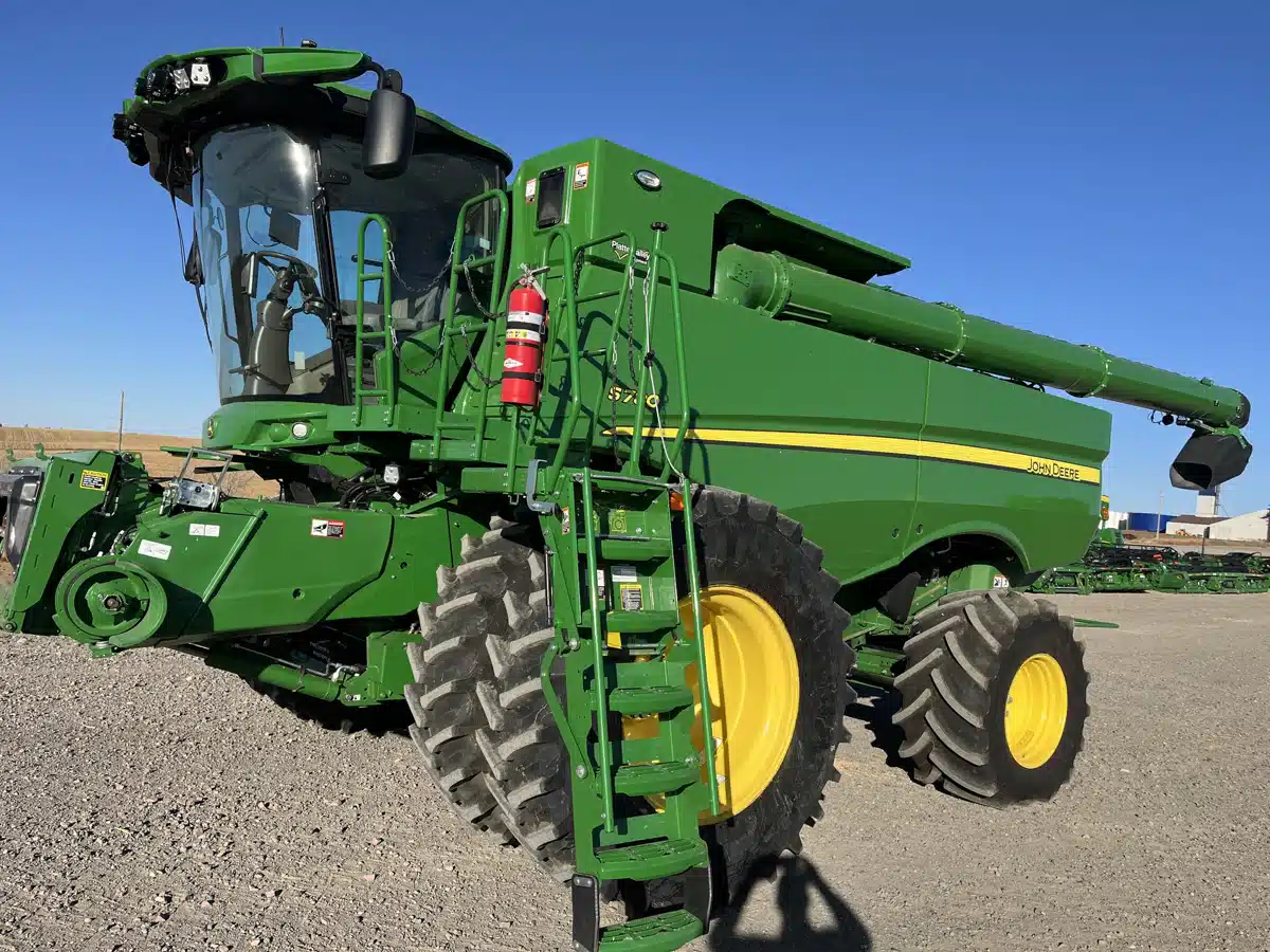 Gallery image 1 for Used 2024 John Deere S780 Combine