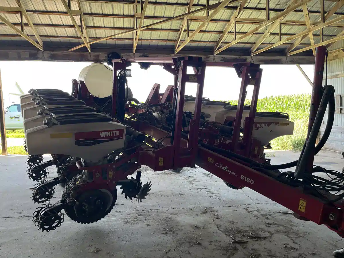 Gallery image 2 for Used 2010 Agco White 8182 Planter