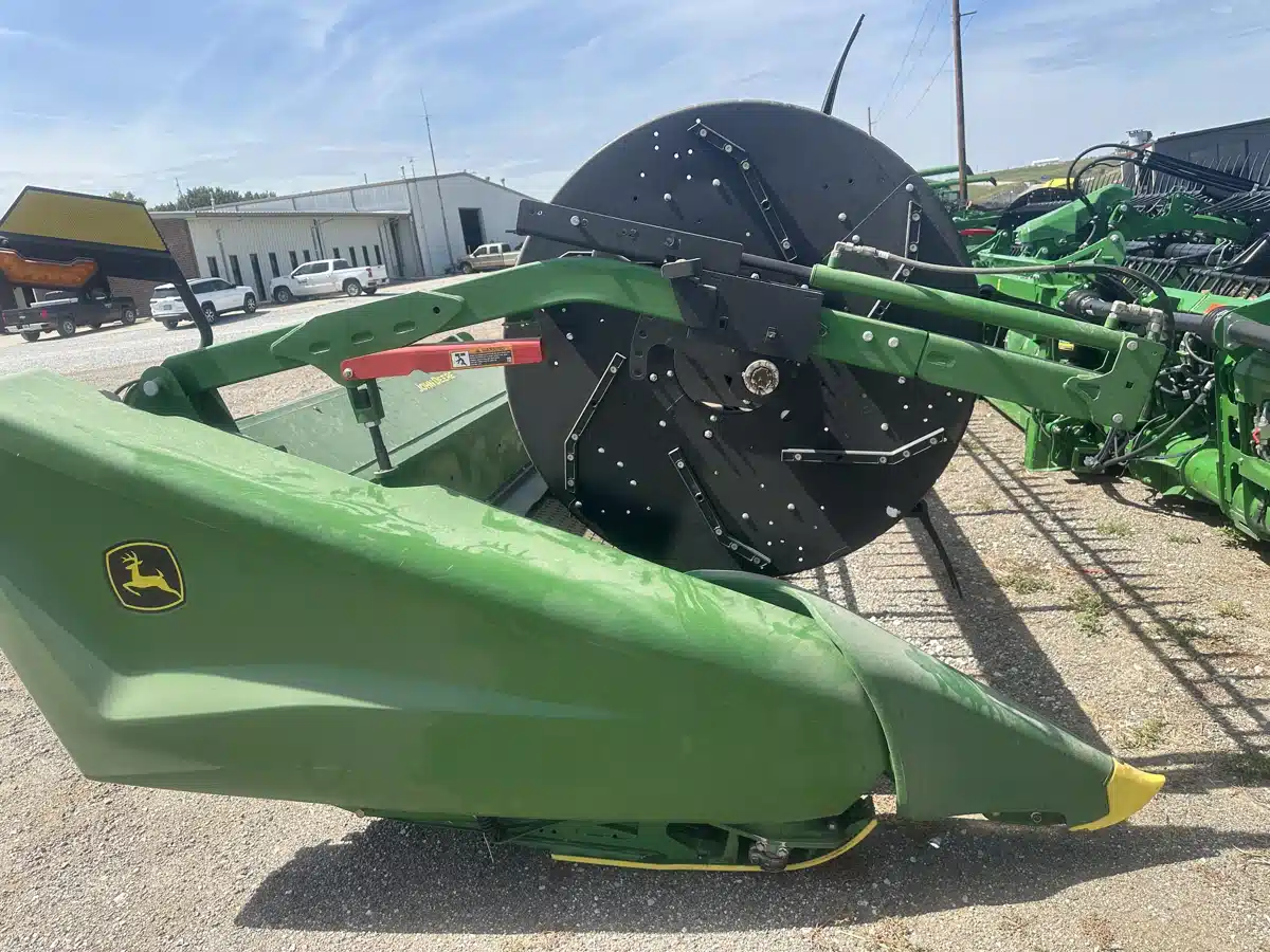 Gallery image 1 for Used 2022 John Deere HD35F Header - Draper