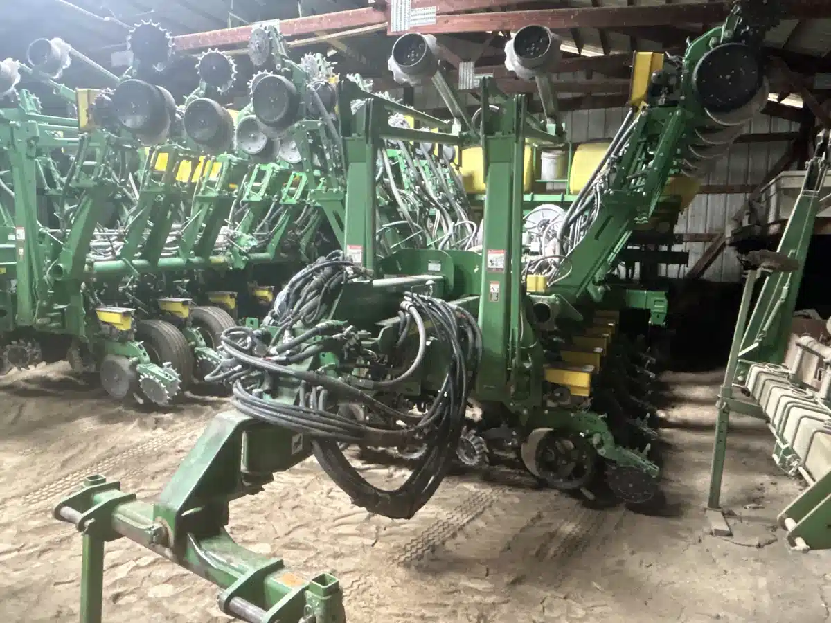 Gallery image 1 for 2013 John Deere 1790 Planter