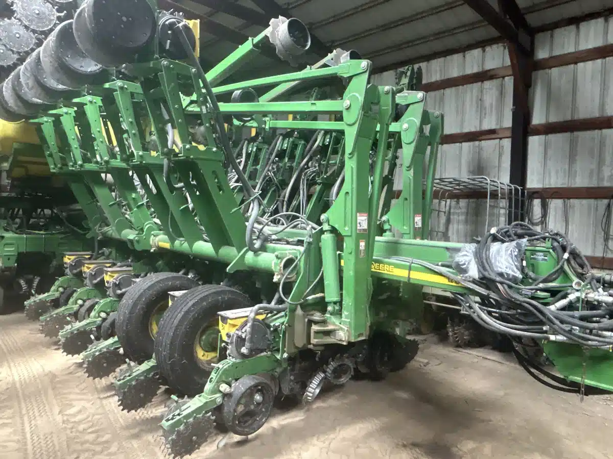 Gallery image 2 for 2013 John Deere 1790 Planter