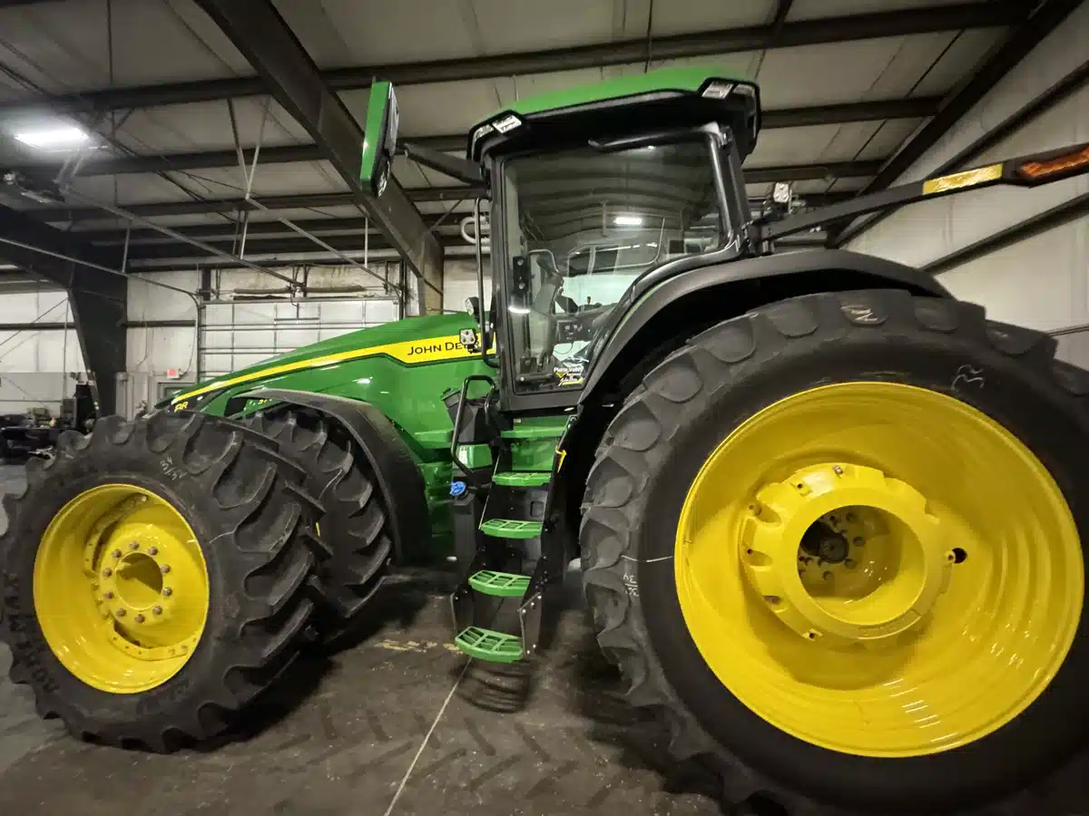 Gallery image 2 for Used 2024 John Deere 8R 370 Tractor