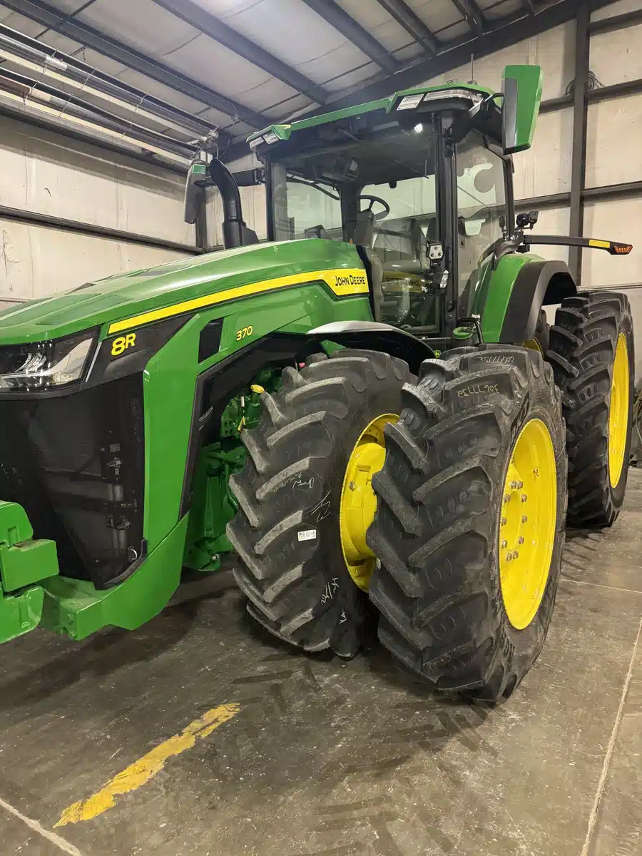 Gallery image 1 for Used 2024 John Deere 8R 370 Tractor