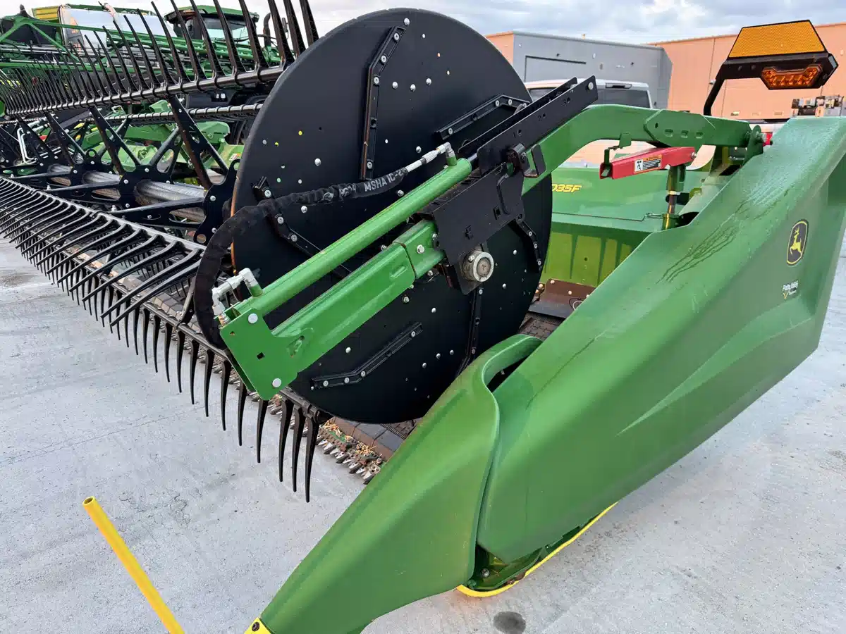 Gallery image 1 for Used 2022 John Deere HD35F Header - Draper