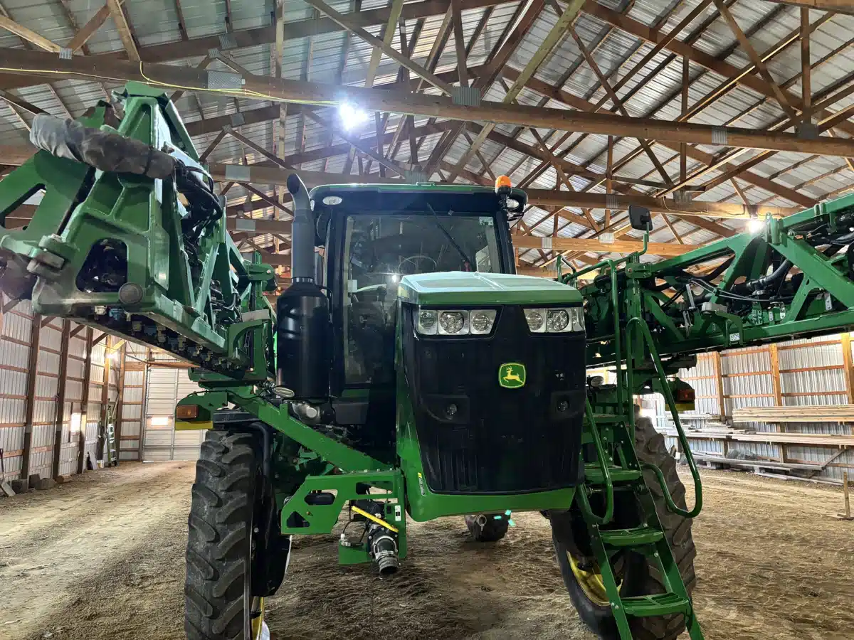 Gallery image 2 for Used 2015 John Deere R4045 Sprayer - Self Propelled