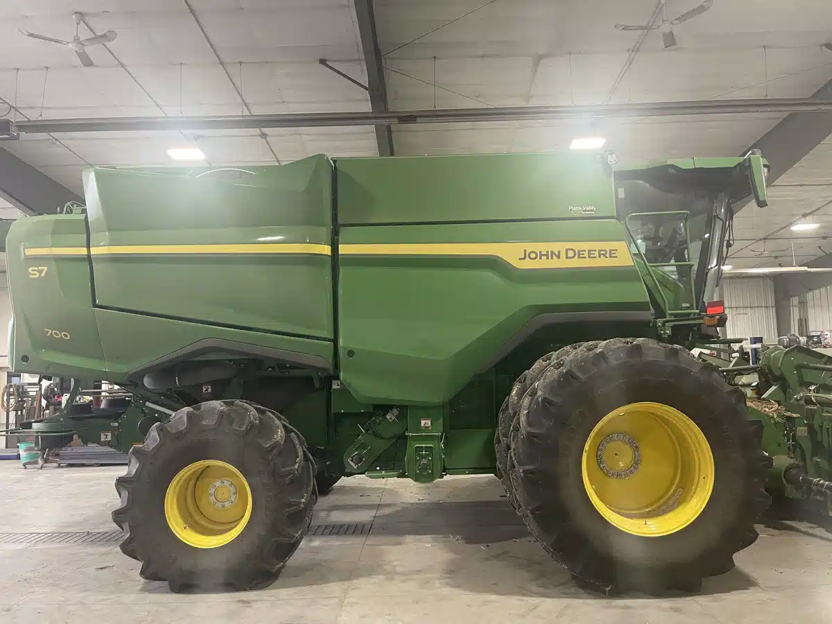 Gallery image 2 for Used 2025 John Deere S7 700 Combine
