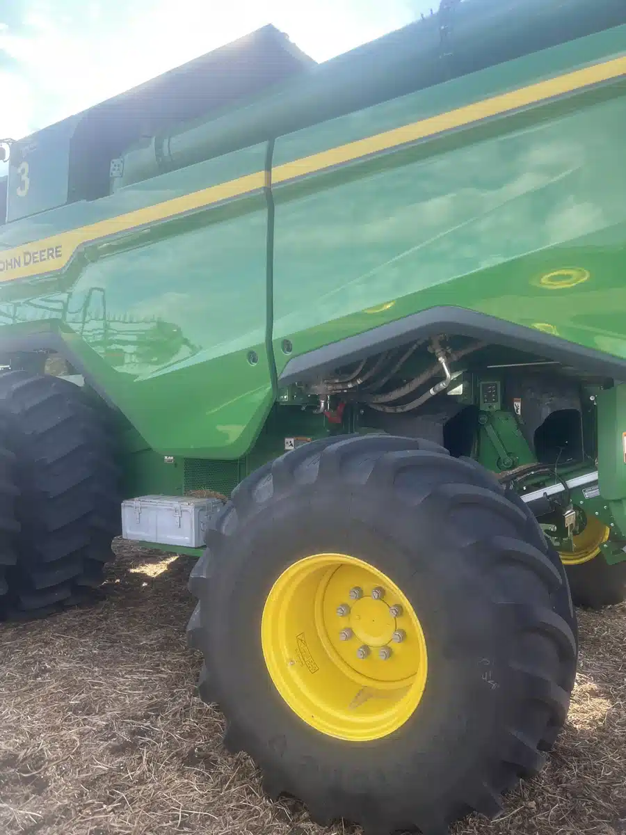 Gallery image 2 for 2025 John Deere S7 800 Combine