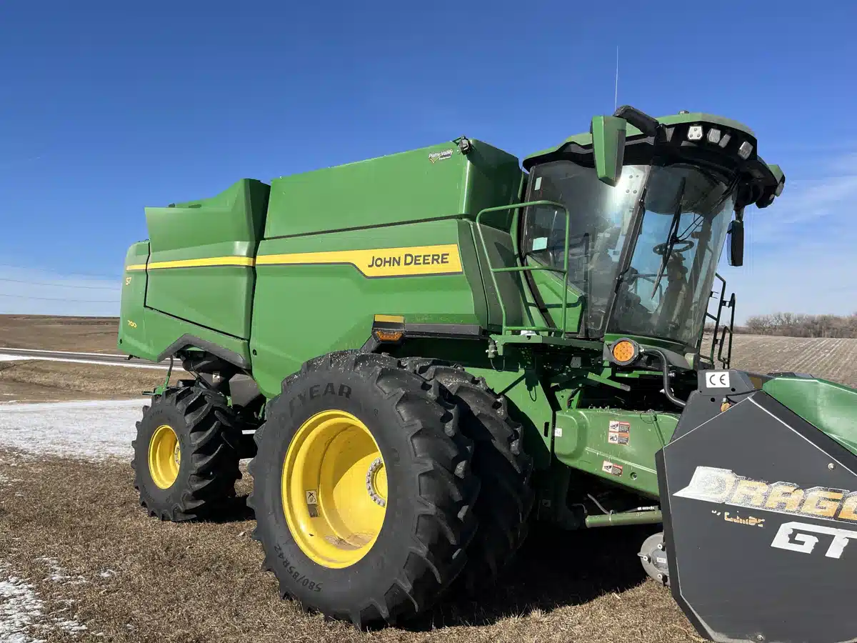 Gallery image 1 for 2025 John Deere S7 700 Combine